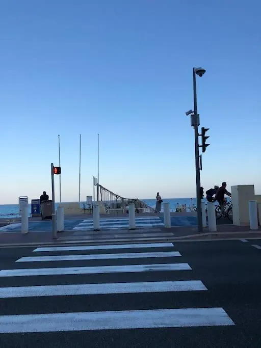 Vue Mer, 2 Pieces Lumineux Nizza 0*,  Francia
