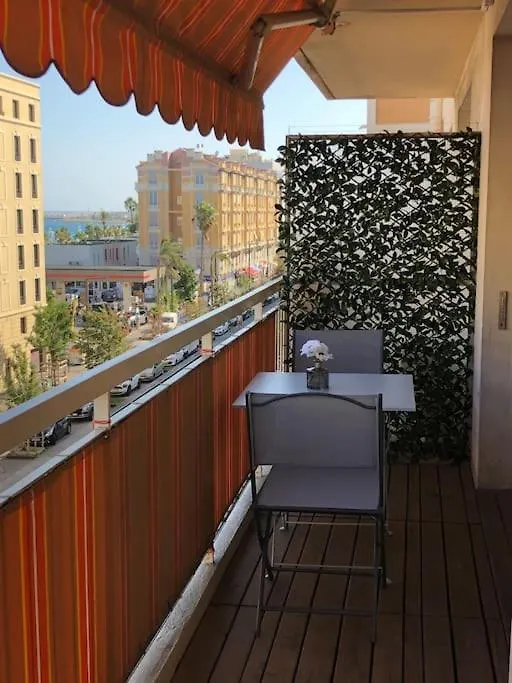 Vue Mer, 2 Pieces Lumineux Nizza 0*,